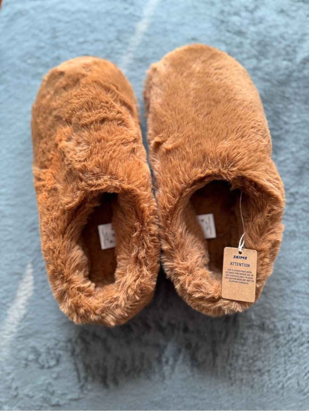 SKIMS Faux Fur Slippers in the color Camel